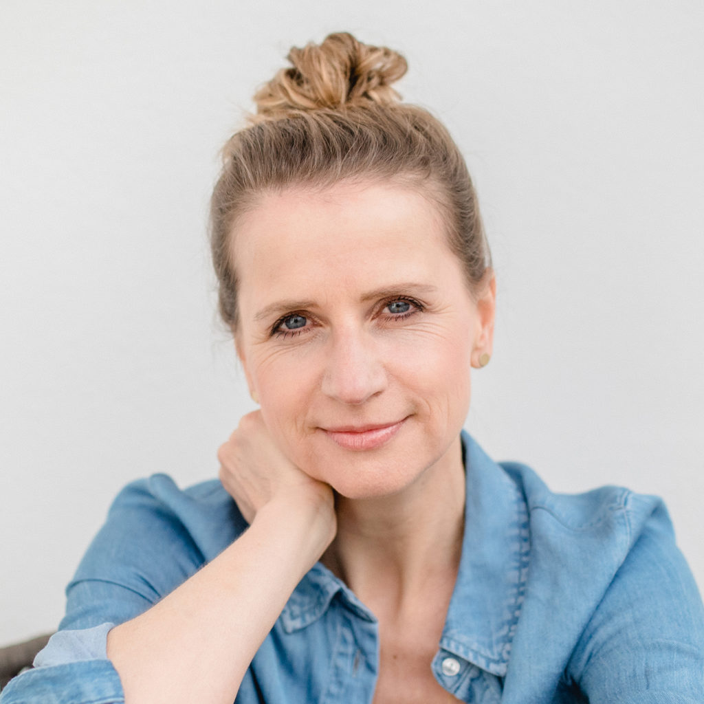 Portrait leichtes Tages MakeUp blaue Augen
